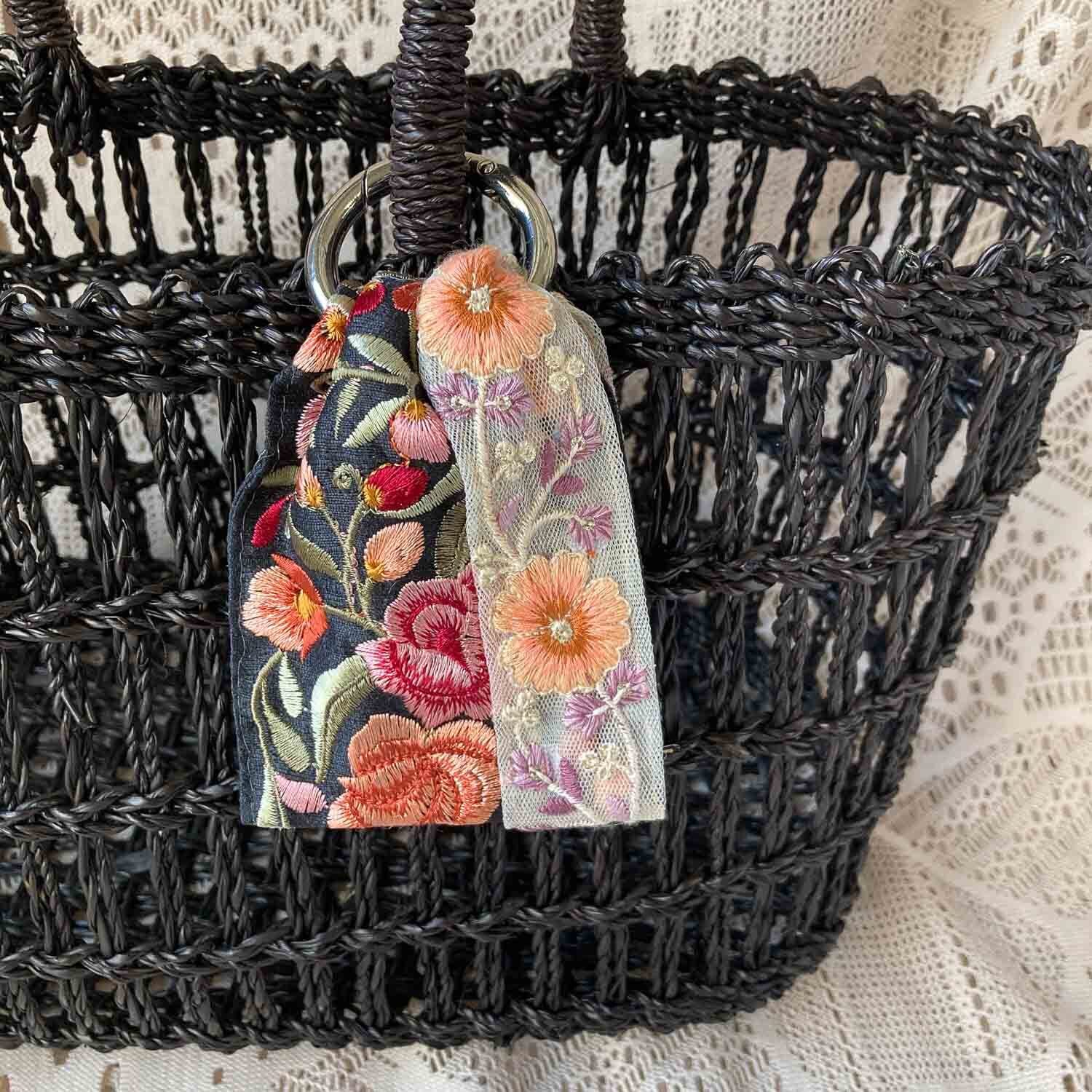 インド刺繍リボンのバッグチャーム | Dua-アクセサリーパーツショップ