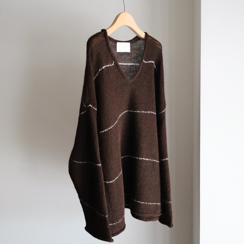 INNAT “ V-neck Line Border Sweater ( Brown )”