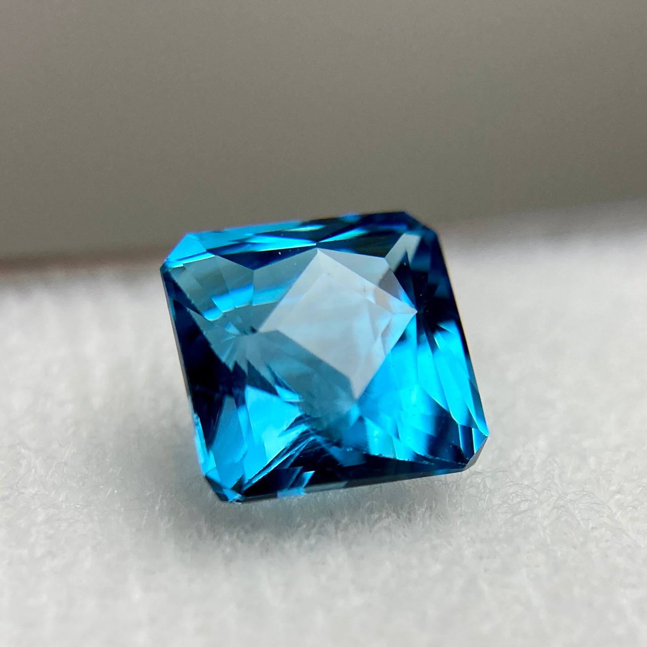 トパーズ 2.707ct ブルー 簡易ソーティング付き No.110