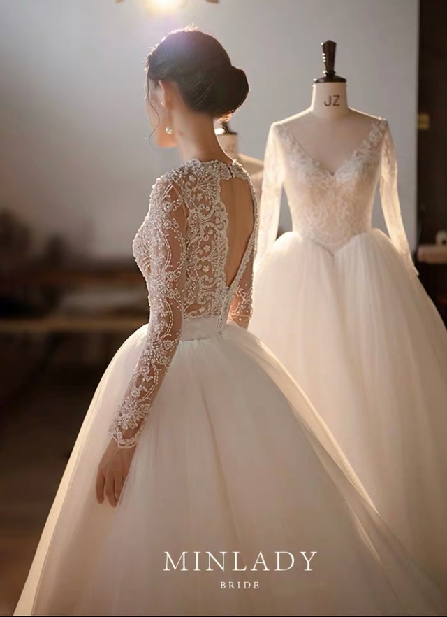 クラシカル　ビーディング　ウェディングドレス