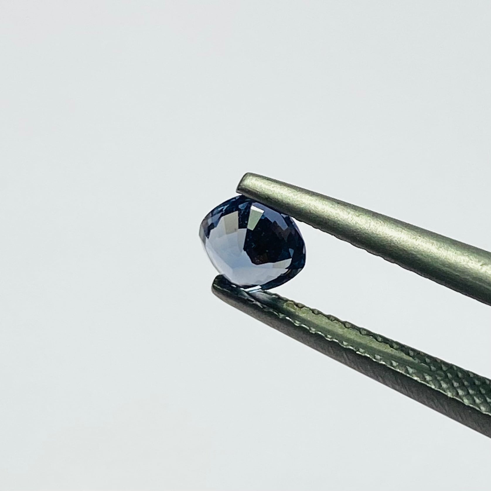 ブルー際立つブルーグレースピネル