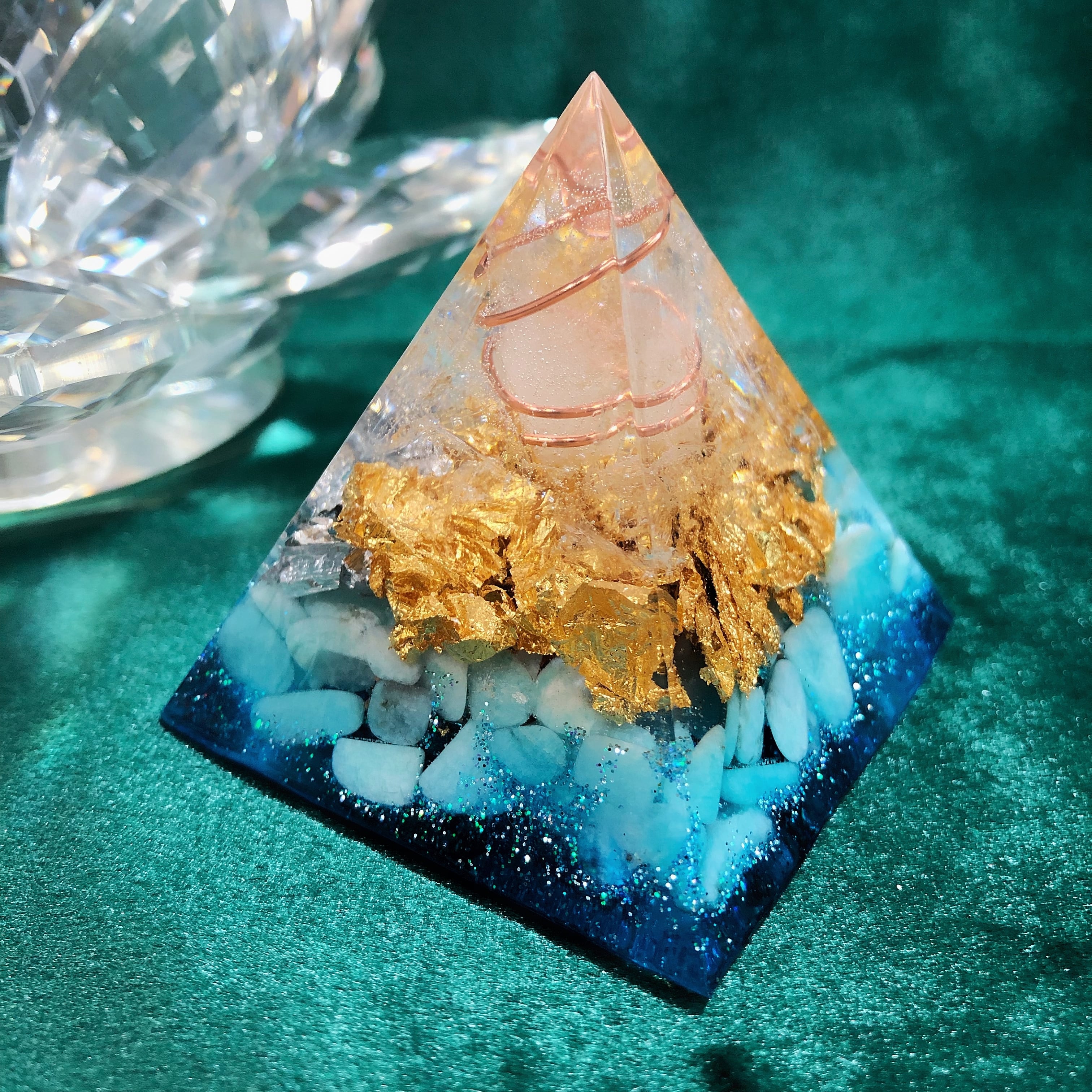 ピラミッド型Ⅱ オルゴナイト アマゾナイト 金銀泊入り | オルゴナイト