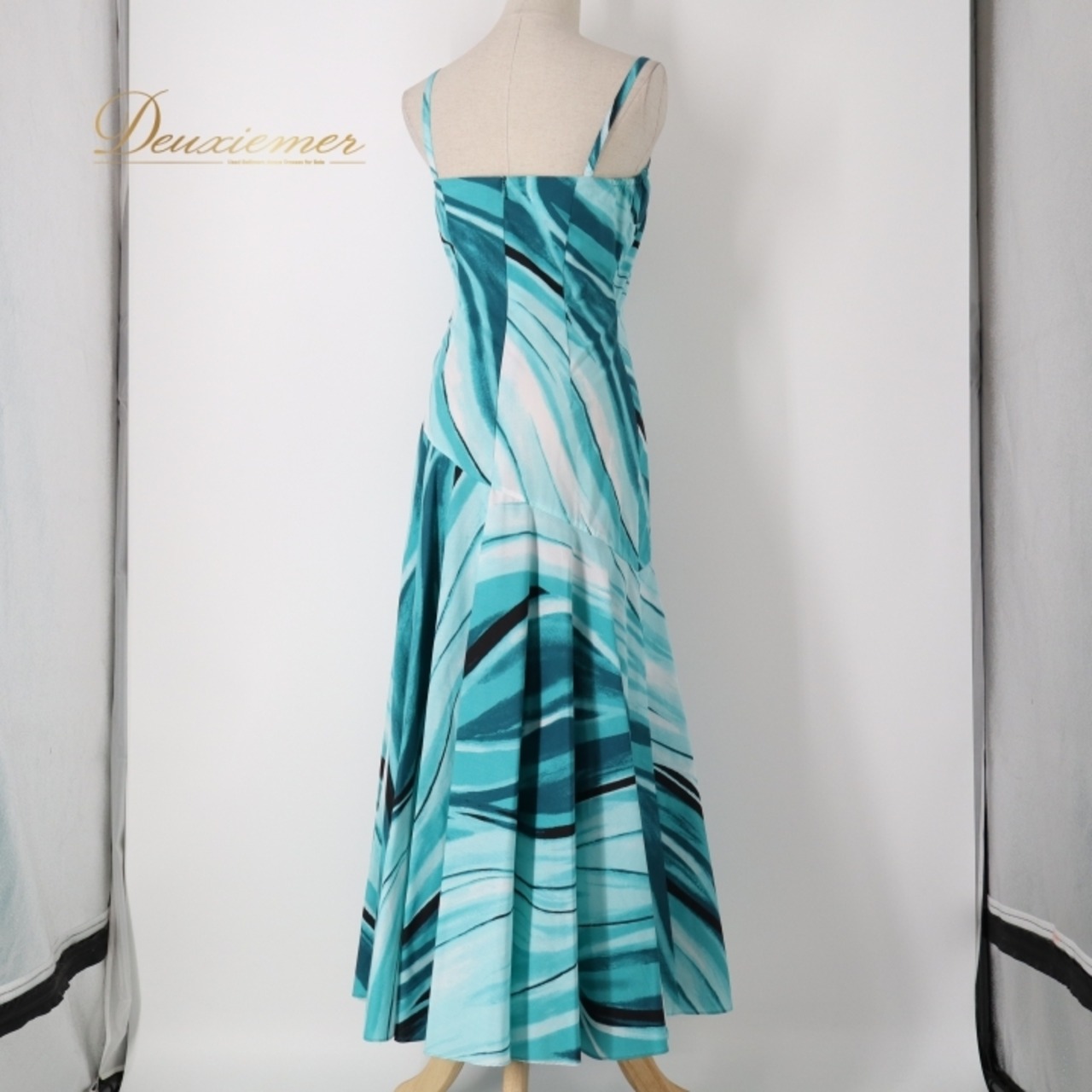 フラダンス 衣装 ワンピース ドレス グリーン系 メネフネプランテーション ハワイアンプリント MENEHUNE PLANTETION 日本製 キャミソール フリル フレア アロハ フラ ダンス レッスン 練習 華やか 鮮やか さわやか おしゃれ 上品 ブルー系 ホワイト系 ブラック系 緑 青 白 黒 リゾート カジュアル レディース