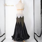 ベリーダンス オリエンタル 衣装 上下セット ブラック系 トップス スカート ベルト ベール アーム アーム飾り 腕飾り ラインストーン 黒 赤 スリット ラメ キラキラ 豪華 装飾 華やか かっこいい ダンス衣装 ステージ イベント シルバー系 レッド系