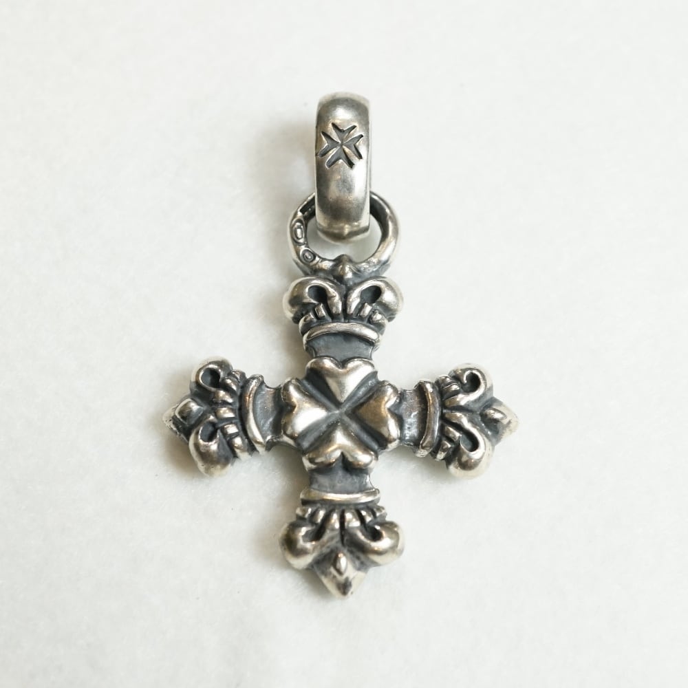 One Eighth 4 Heart Crown Short Cross With H.W.O Pendant [P-148