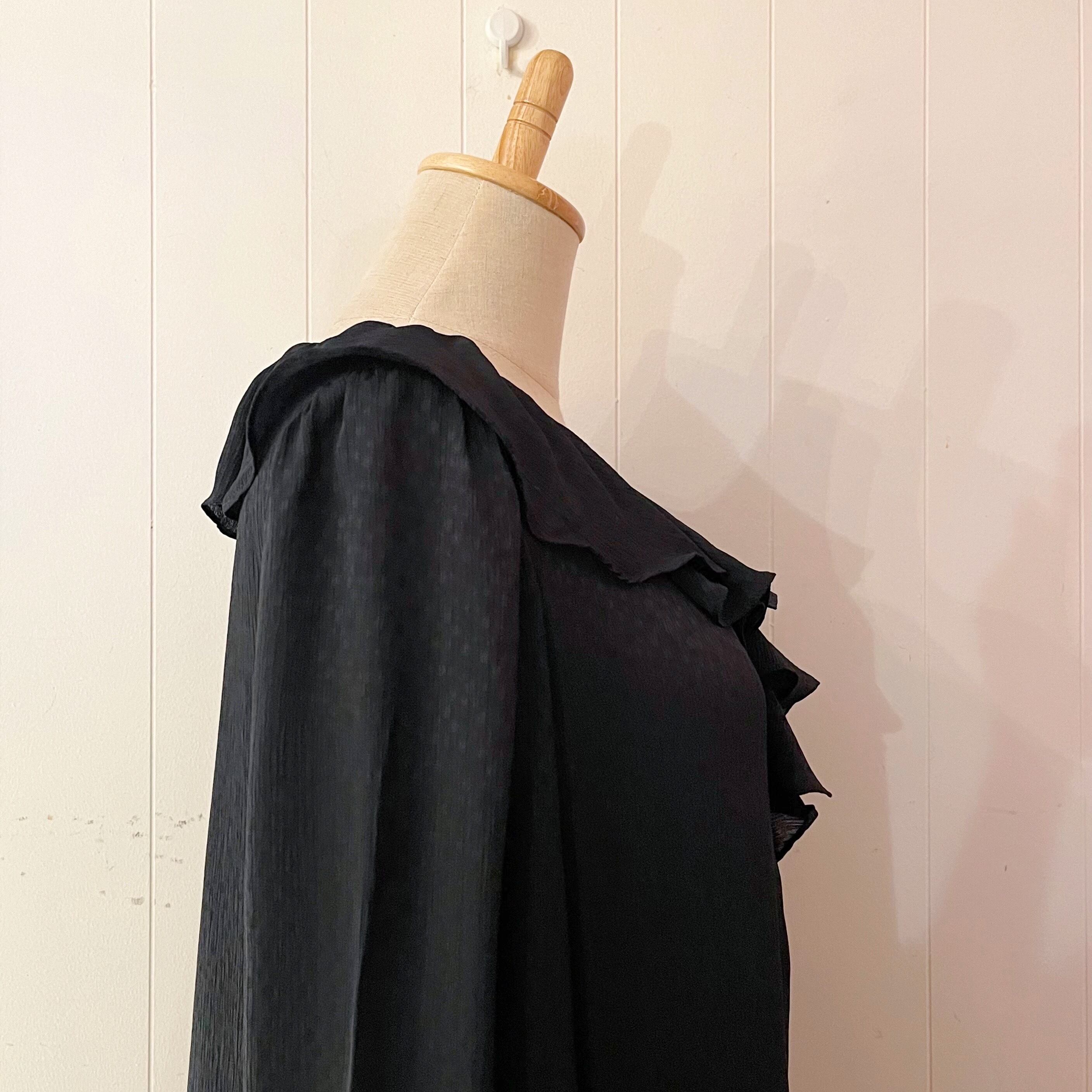 black frill collar flare one-piece