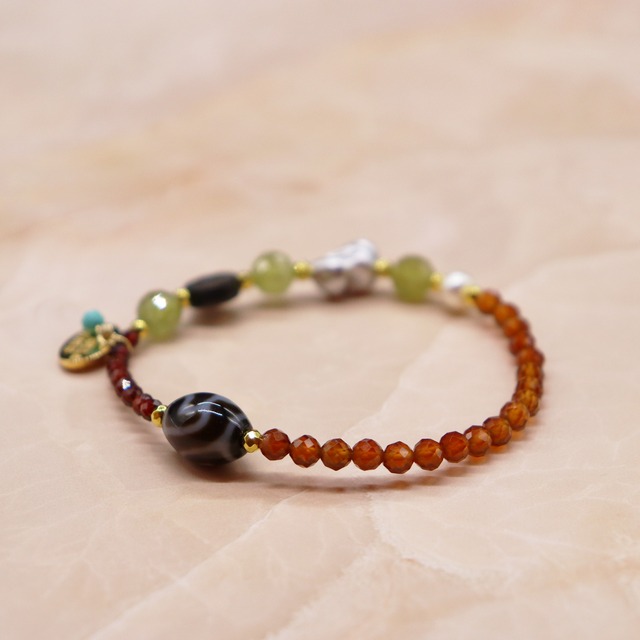 【Open the Jewelry Box!】水蓮花天珠×オレンジガーネット×グリーンガーネット ブレスレット