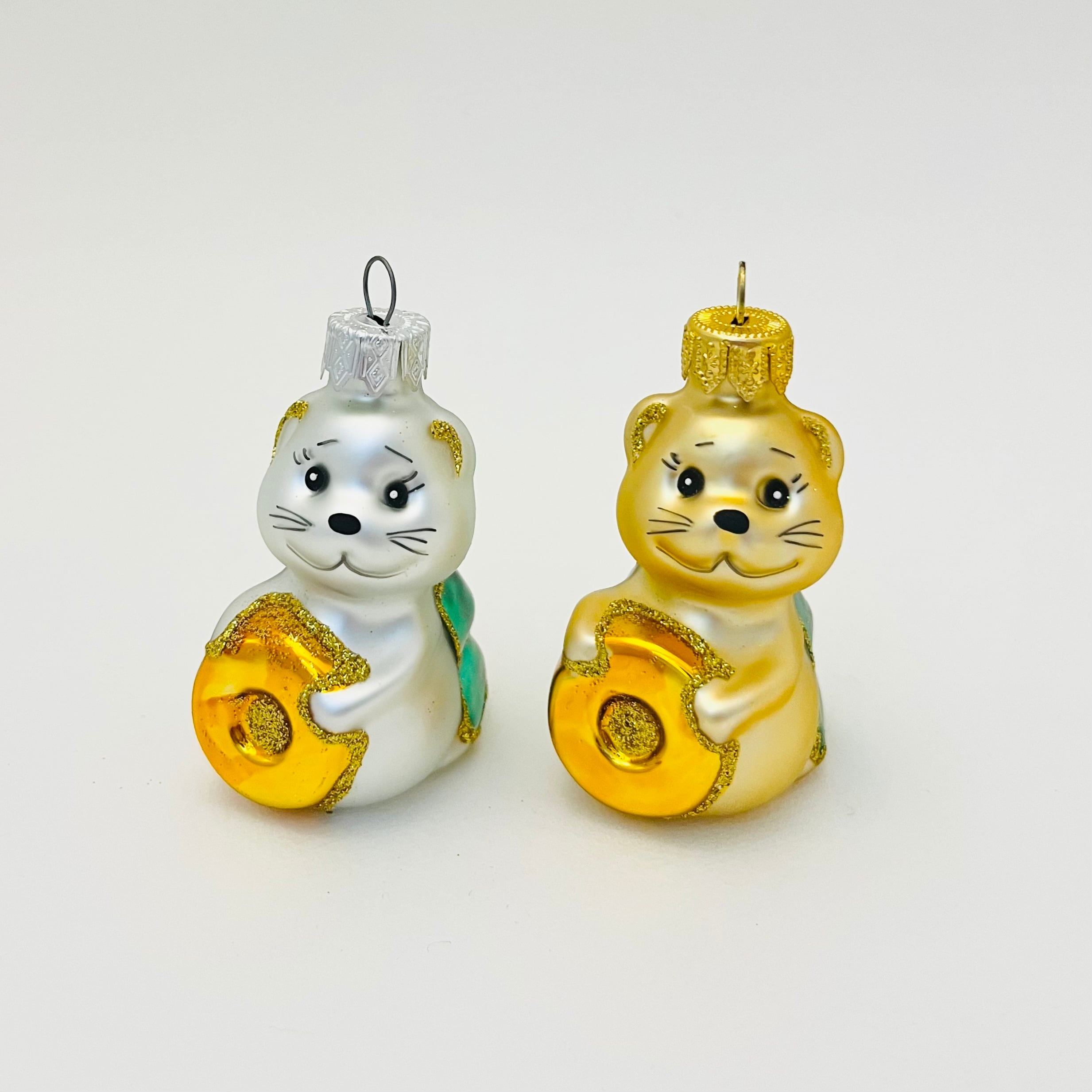 ウクライナ製 ガラスオーナメント（お菓子を持ったネズミ）