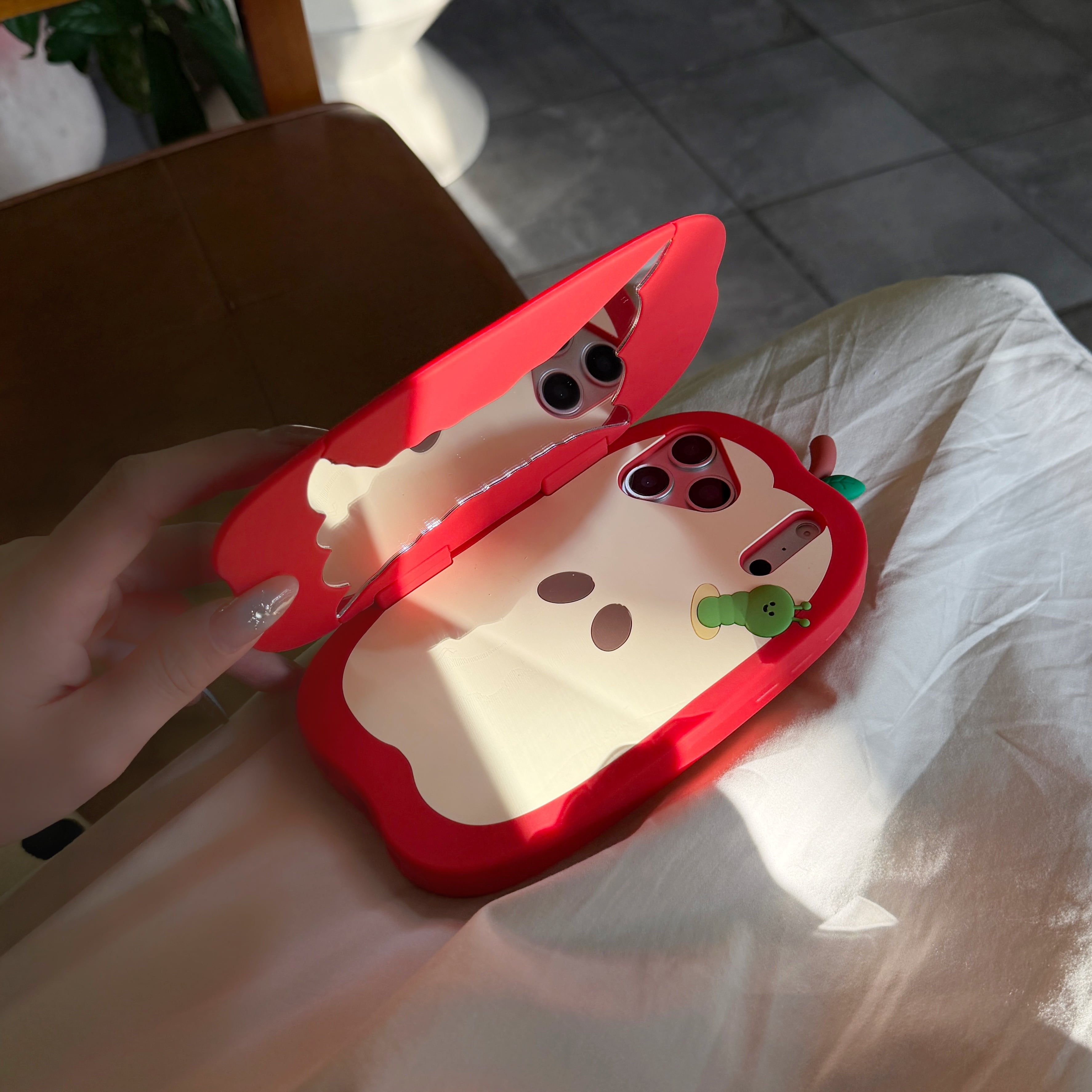 ミラー付き りんご iPhone 17 16 15 14 13 ケース かわいい 耐衝撃