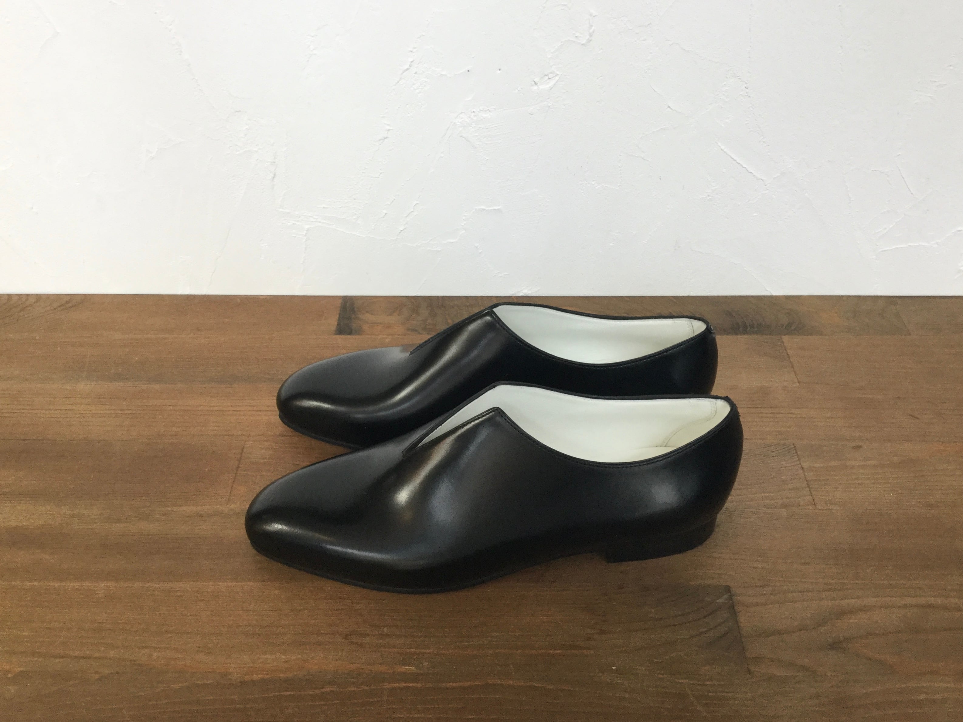 BEAUTIFUL SHOES “ SLIT SHOES “ BLACK | Lapel online store