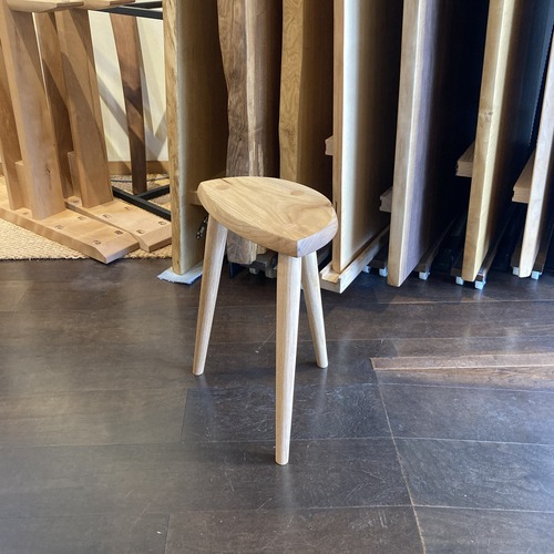 木の葉スツール クルミ　Select　Konoha [ leaf ] stool - Walnut