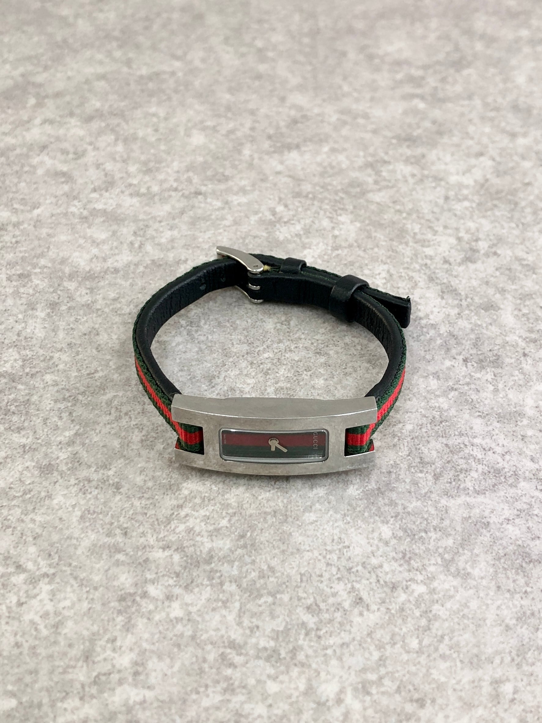 GUCCI グッチ シェリーライン 腕時計 シルバー ロゴ vintage GUCCI グッチ シェリーライン 腕時計 シルバー ロゴ vintage