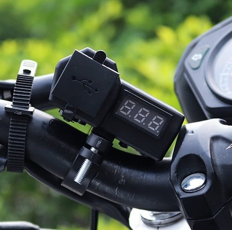 バイク用 USBソケット ダブル 防水キャップ 電圧LEDディスプレイ
