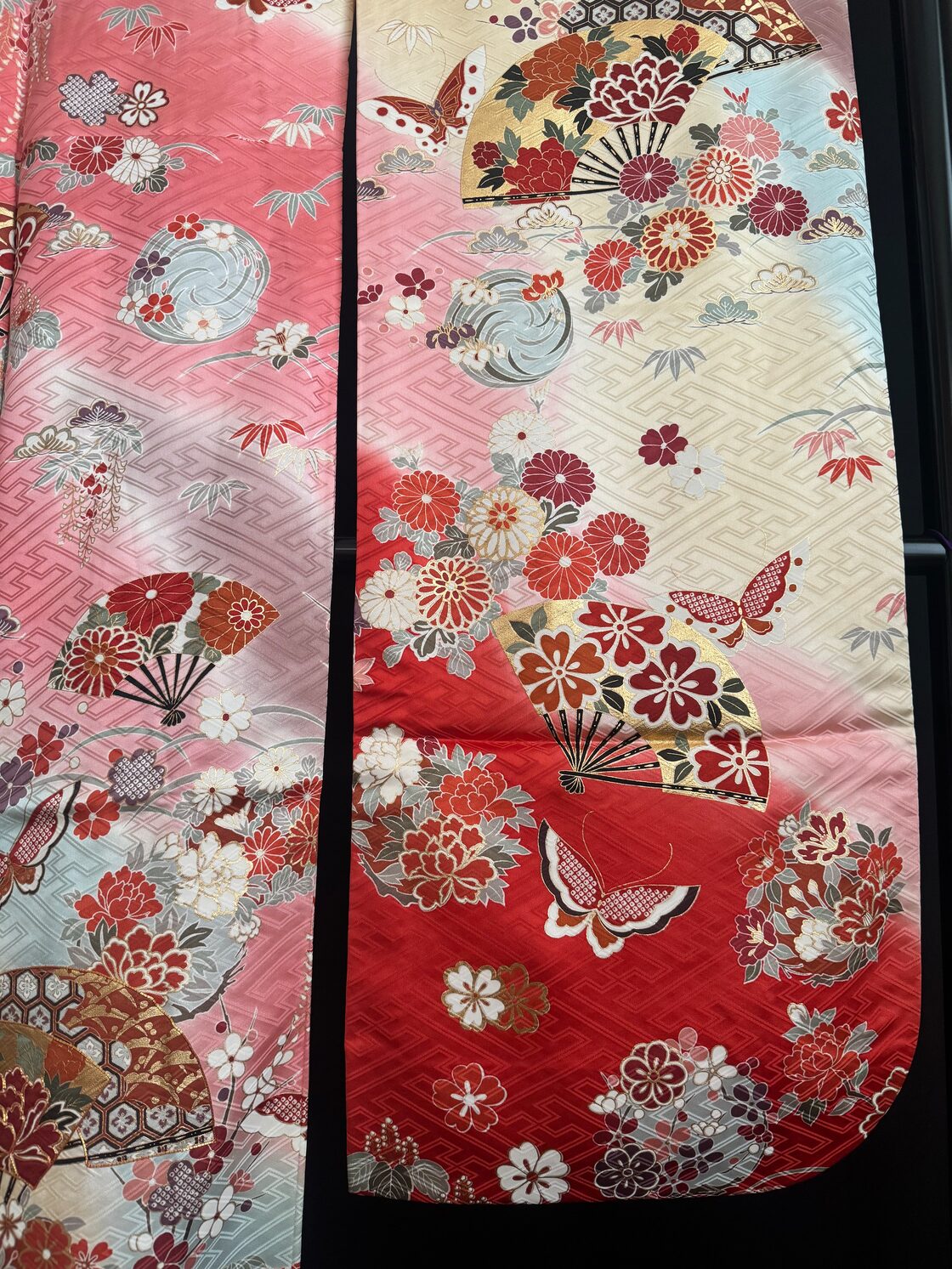 成人式 振袖 ほぼ未使用品Sサイズ着丈160cm裄56cm毬に草花模様 