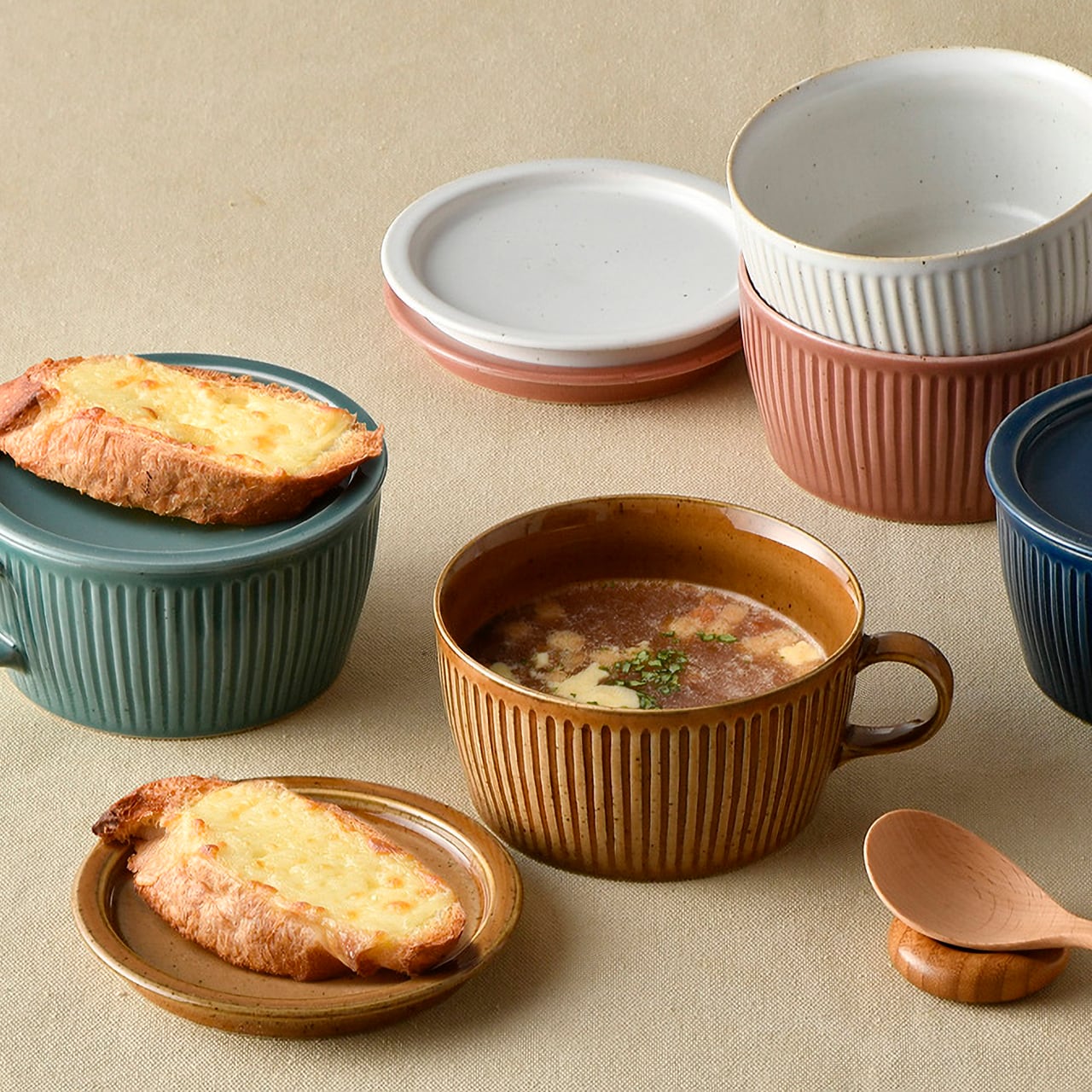 カラー 5客ハンドル付蓋物(5色セット) | 波佐見焼 食器 通販 カラー 5客ハンドル付蓋物(5色セット) | 波佐見焼 食器 通販