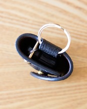 【ヒグマレザーデビュー記念 2/28まで送料無料！】【ヒグマレザー】スマートキーケース｜KEETSオリジナルキーポスト／家の鍵も一緒に収納