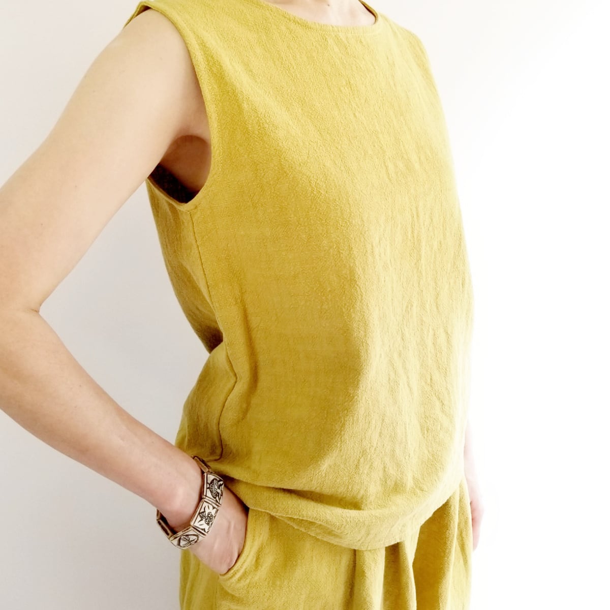 ひまわりみたいなコーデで夏を彩る♪ リネンノースリーブセットアップ