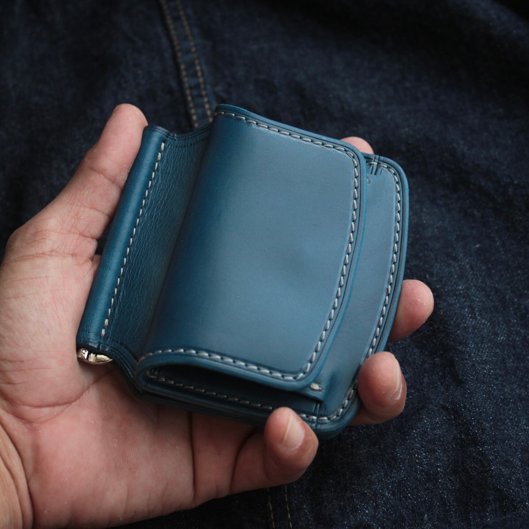 【美品】ヴェルサーチ マネークリップ  ネイビー 10【コンパクト】マネークリップ ブルー グラデーション | ノースレザー