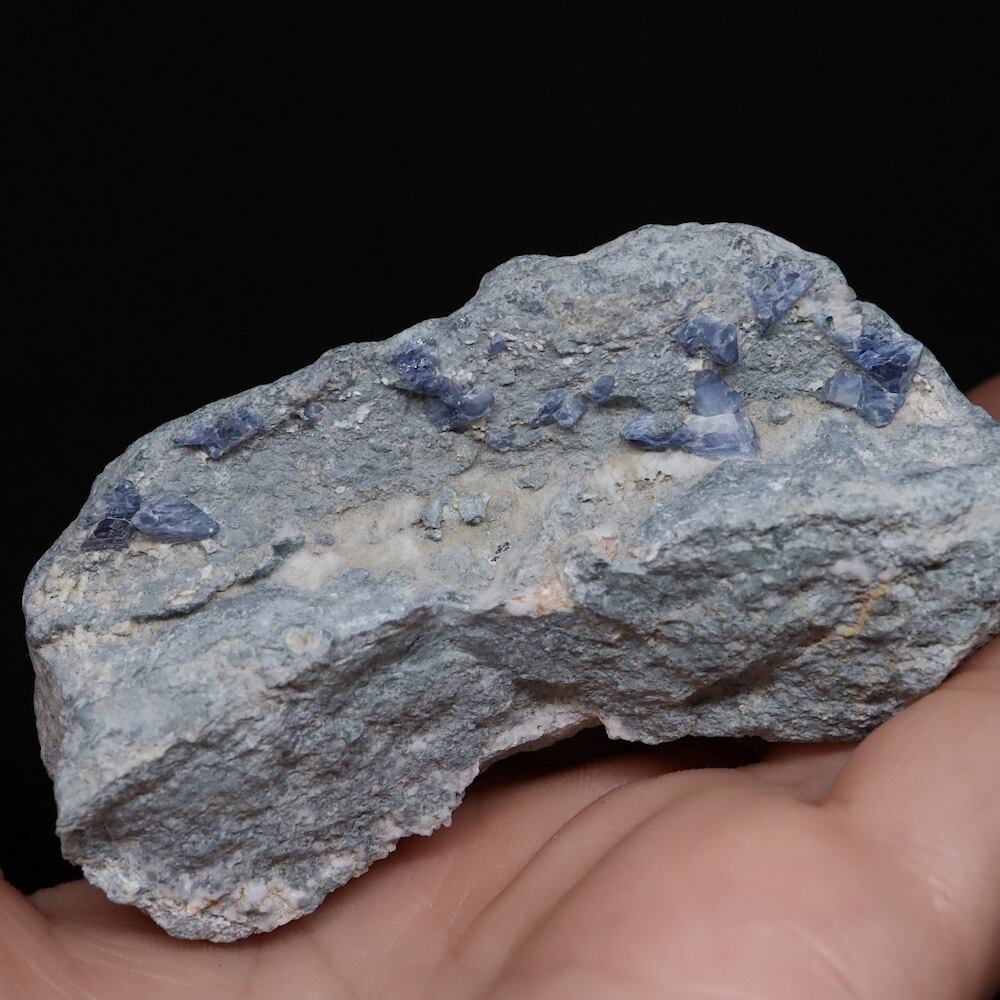 ベニトアイト ベニト石 母岩付き 103.9g BN241 鉱物 天然石 原石