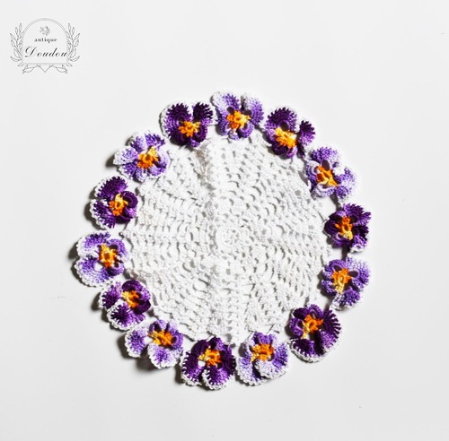 ヴィンテージ パンジーのクロシェドイリー イギリス製【sa786】