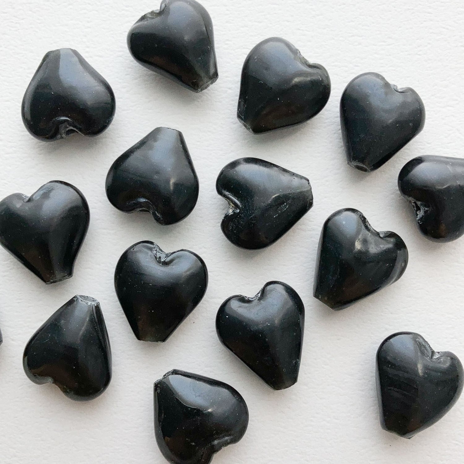 送料無料新作 500 J06 未使用 黒 ハート ガラスビーズ 70p 雑貨