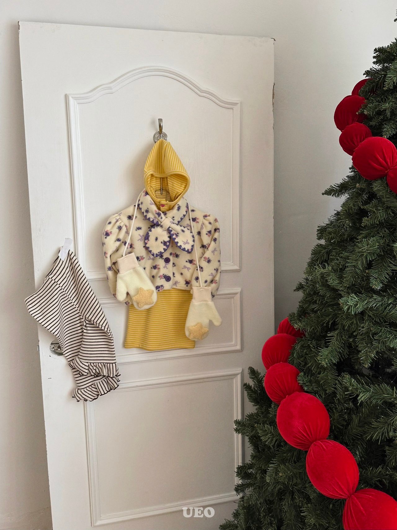 UEO［取寄］cream berry fleece jumper 26winter