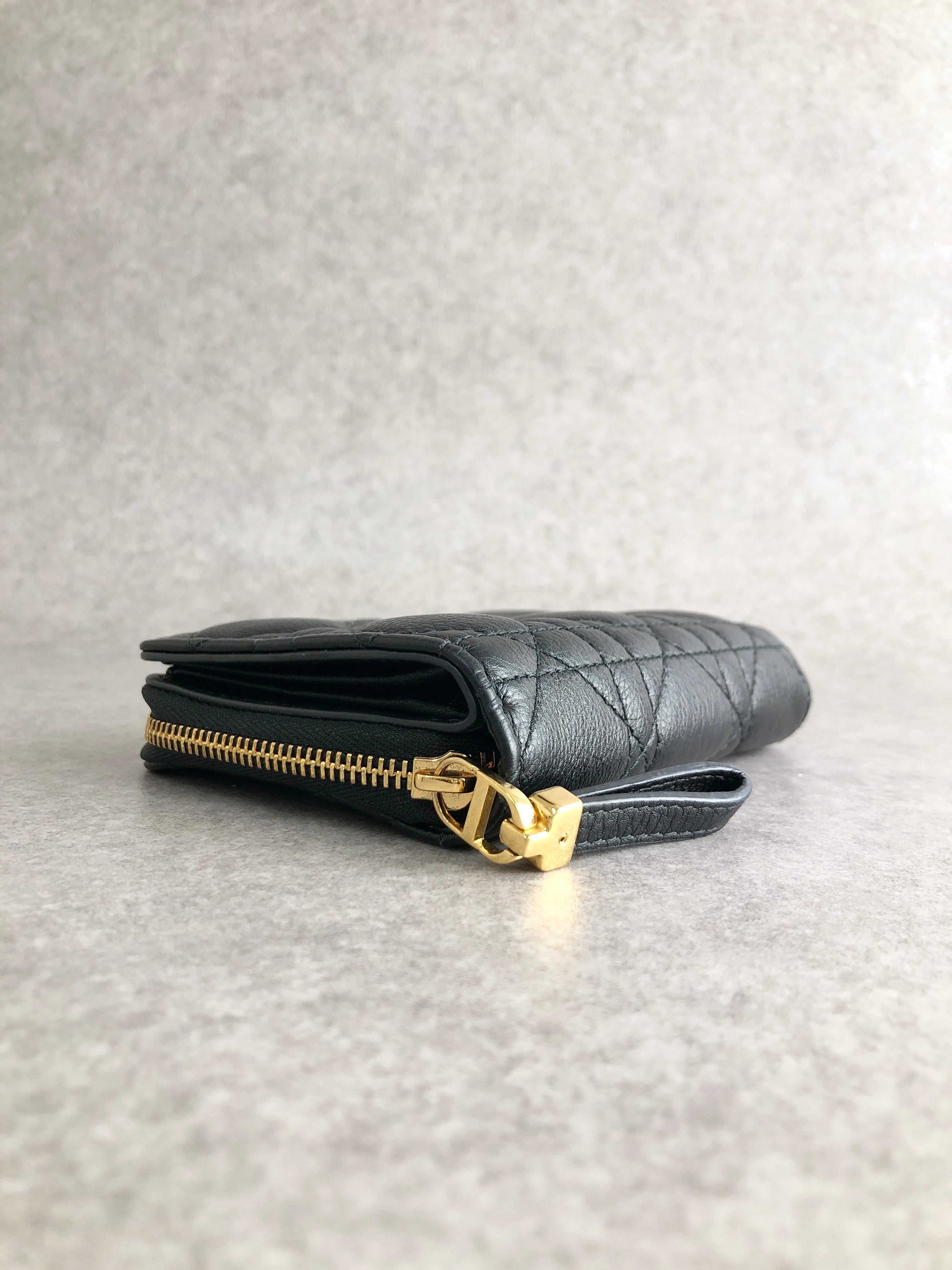 極美品 ディオール 三つ折り財布 カナージュ グリシーヌ レザー ブラック Christian Dior クリスチャン ディオール カナージュ 財布 ブラック