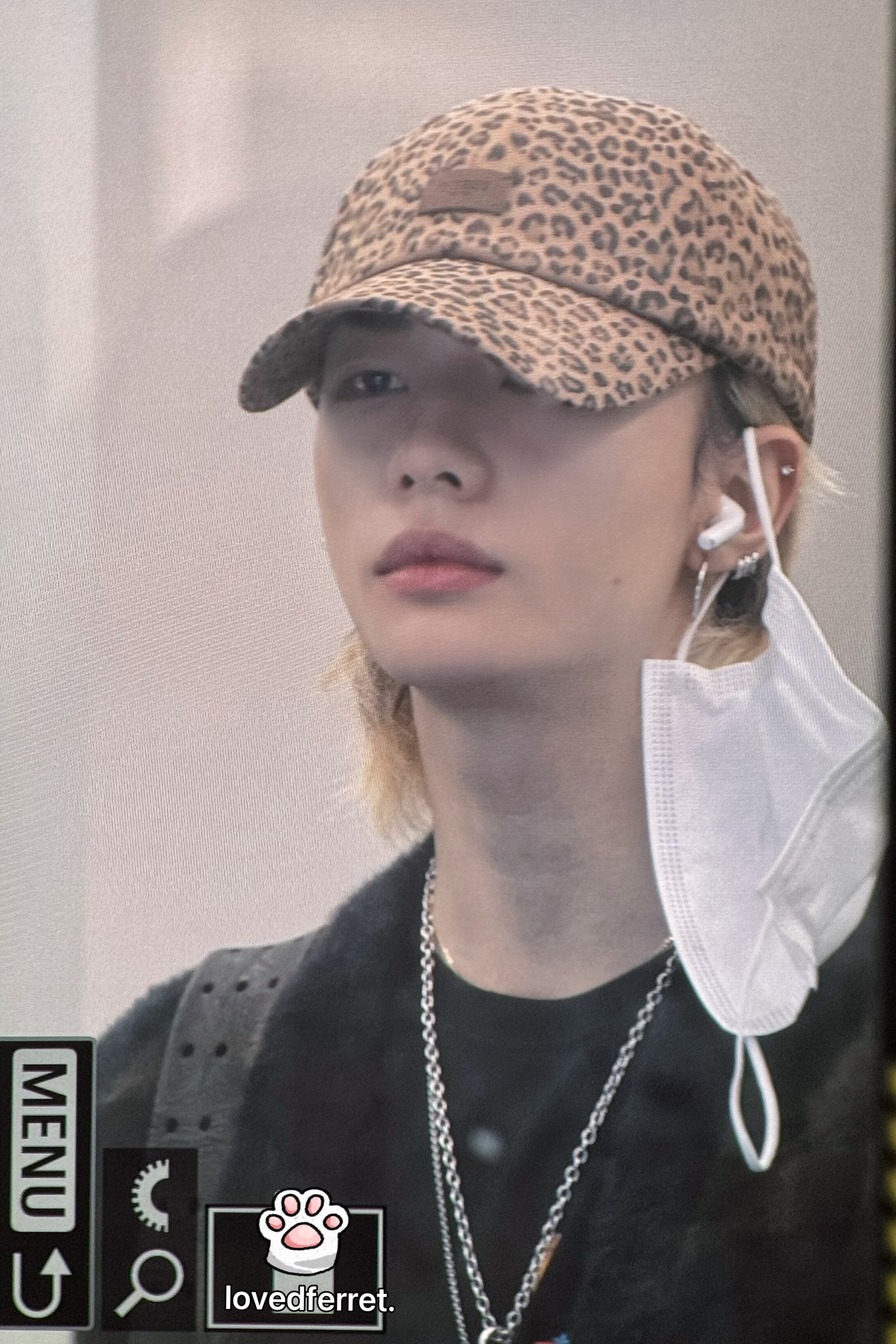 ☆Stray Kids ヒョンジン 着用！！【GUESS】Women's leopard ball