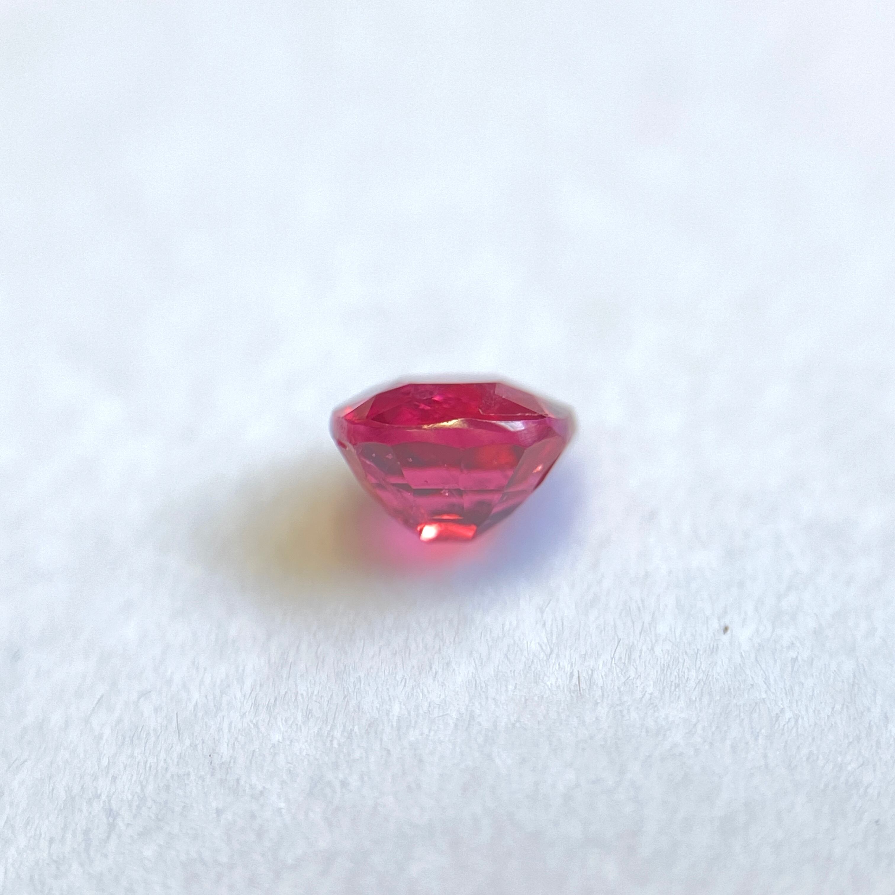 鑑別付　【ジェダイ】ジャダイスピネル　ミャンマー産　スピネル　宝石 動画有】ジェダイスピネル 0.46ct ミャンマー産 GUILD鑑別書付き 蛍光