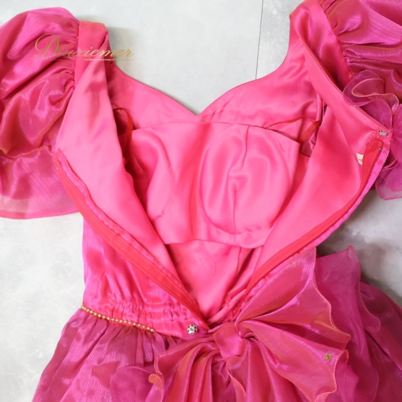 パーティドレス ワンピース ドレス ピンク系 ピンク ゴールド 刺繍 発表会 演奏会 パーティ レース ビビッドピンク 明るい色 おしゃれ 大人 レディース フォーマル ステージウェア カラードレス かわいい パーティ フェミニン 撮影