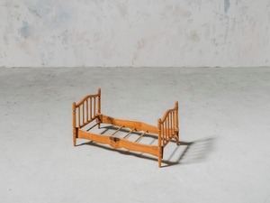 ベッド/アンティーク/ドールベッド/ベッド/キッズトイ/おもちゃ/ギフト/木製/撮影アイテム/スタジオ/空間装飾