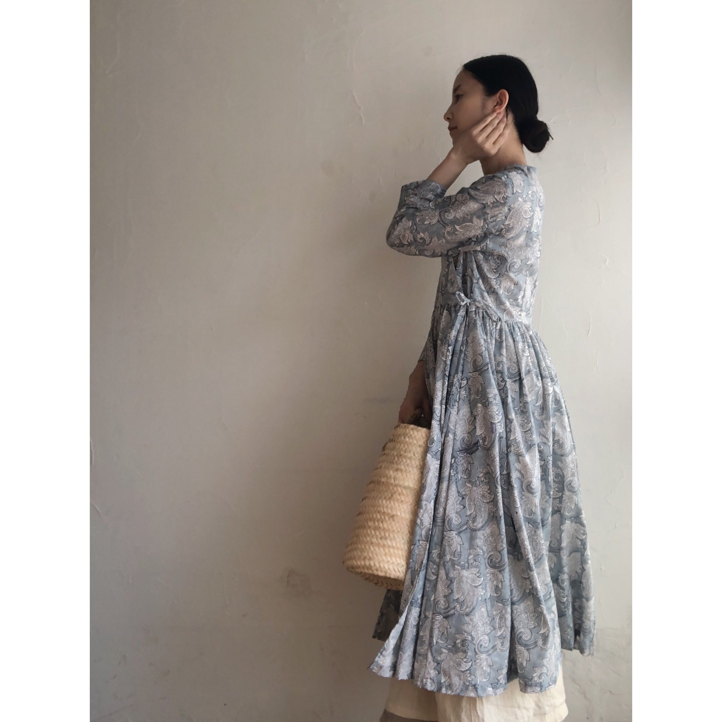 Mサイズ インド柄 No 10 水色 白花 コットン サンガネールのブロックプリント Mula Working Clothカシュクールワンピース Heirloom エアルーム Clothing Fabrics
