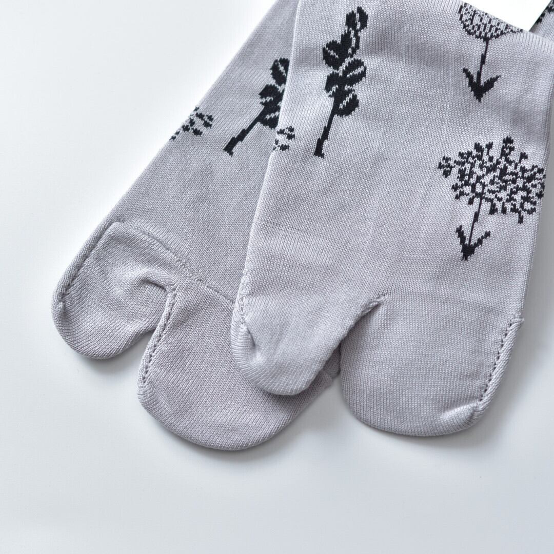 atelier naruse アトリエナルセ コットン・monotone flower ショートタビソックス 足袋の様な少し変わった靴下です