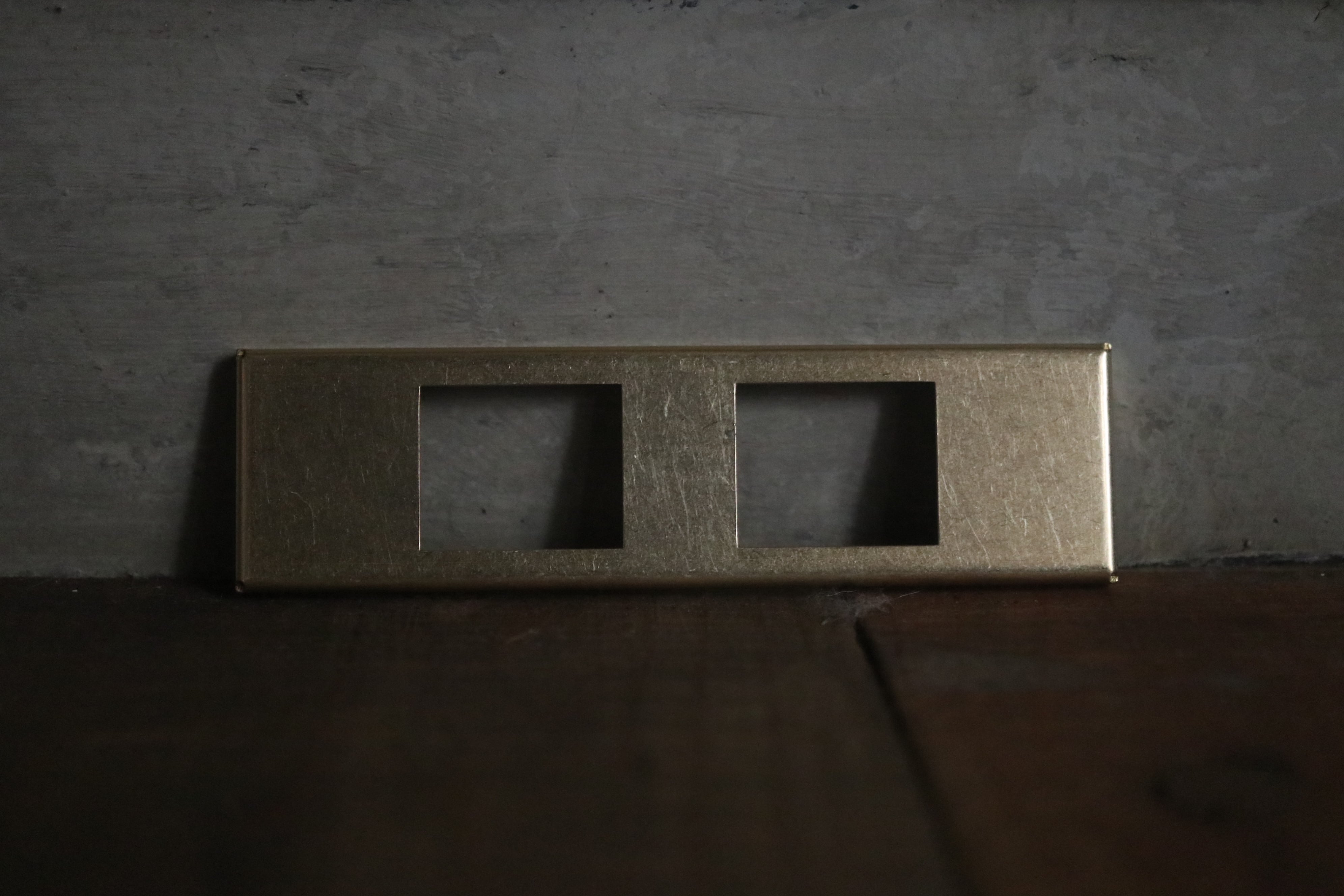 家具用コンセント真鍮プレート(二口) | K&D MARKET.