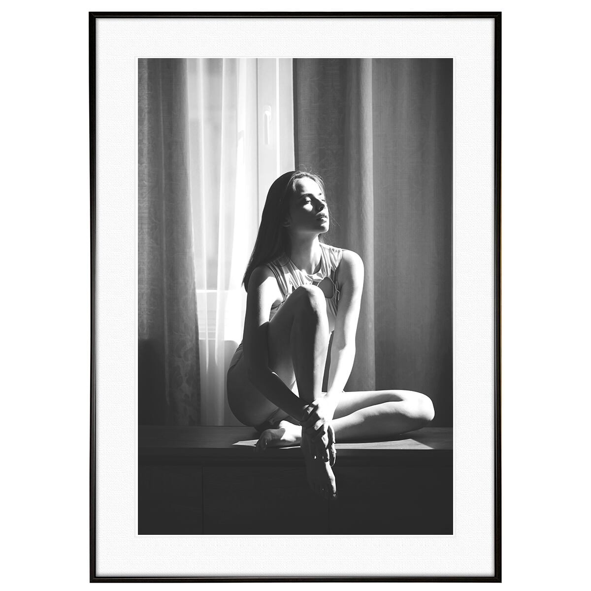 人物写真 ポーズをとる女性 モノクロ インテリアアートポスター額装 AS3781