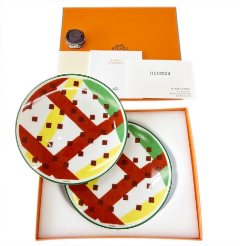 【中古】エルメス HERMES イポモビル HIPPOMOBILE ブレッド&バタープレート パンプレート 2枚セット ペア 直径14cm B08 小皿 洋食器 デザート サラダ 取り皿 プレート 陶器 未使用品 箱 冊子 リボン ショップカード付き ブランド食器 ギフト プレゼント（2055）