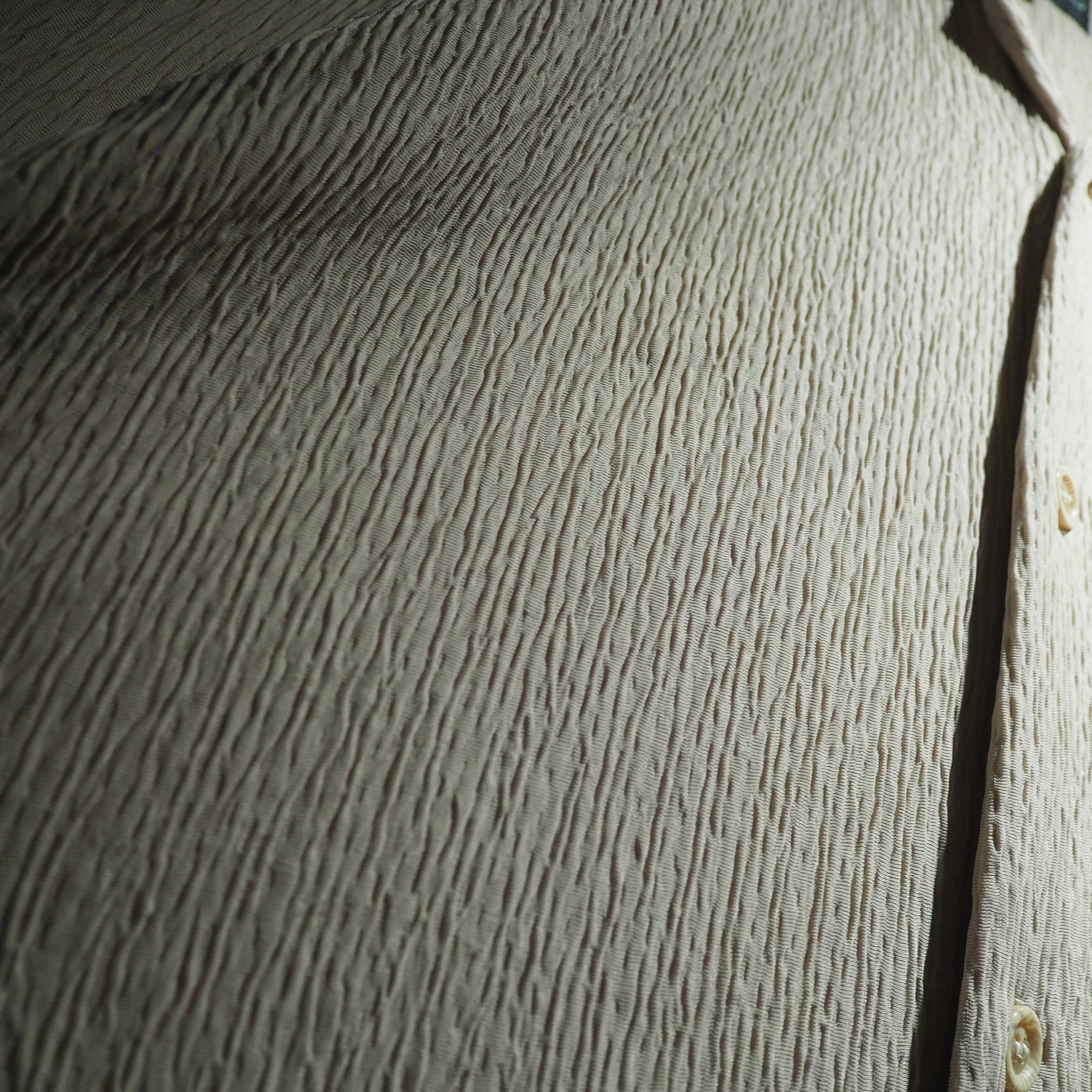 Beautiful Ecru white pleats Design vintage loose open collar shirt