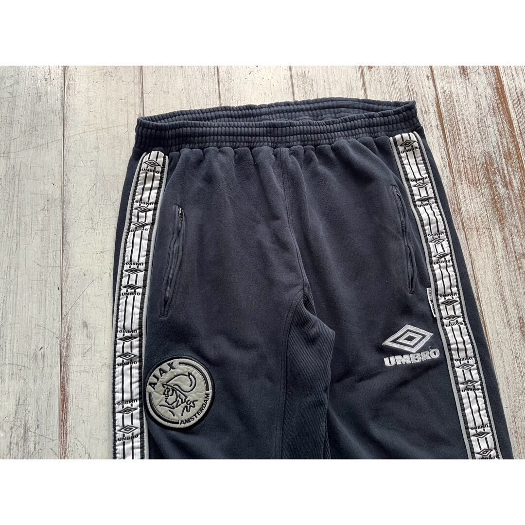 UMBRO- 90's Ajax away training sweat pants | ROOT online