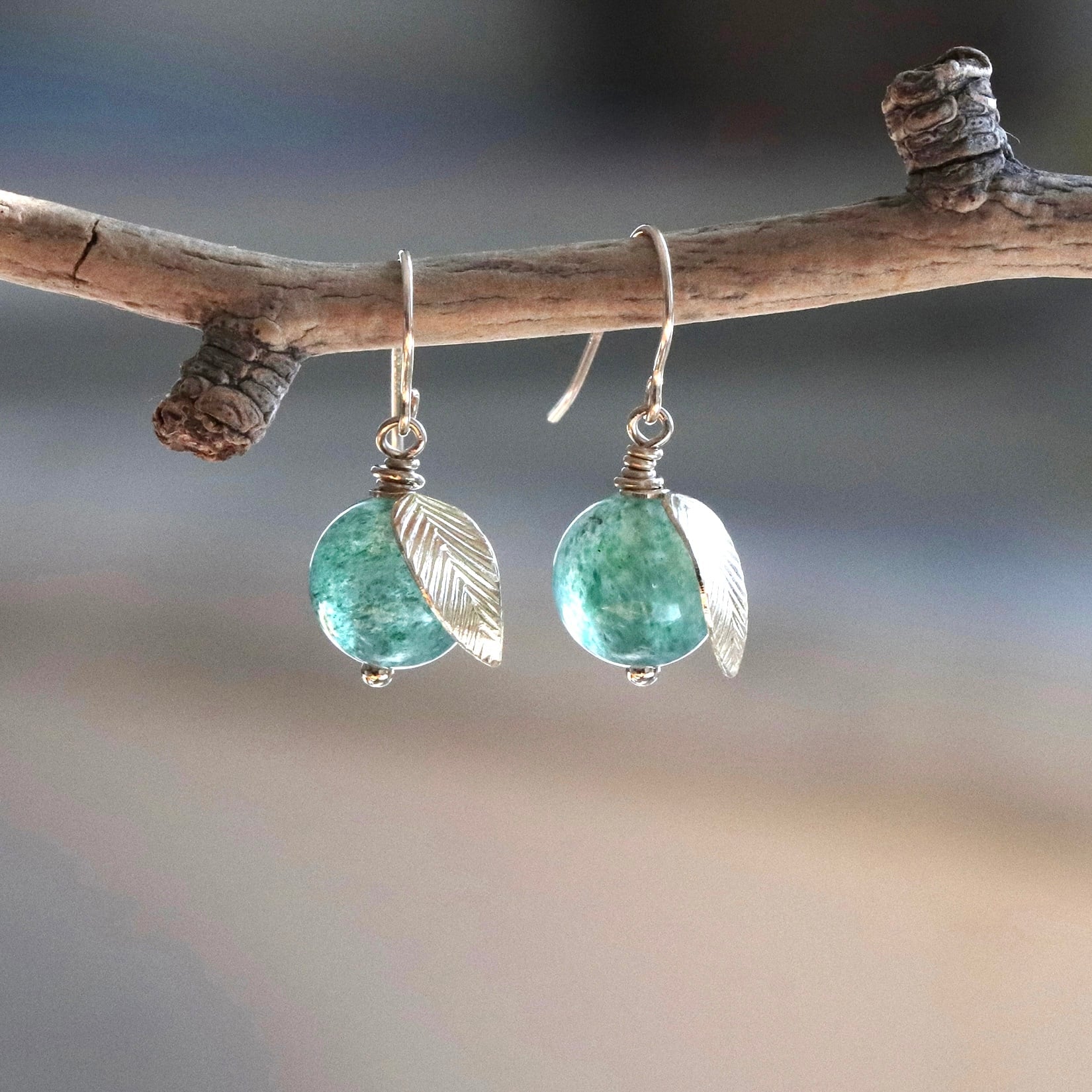 青りんごのピアス｜天然石グリーンアベンチュリン 林檎モチーフ 14Kgf