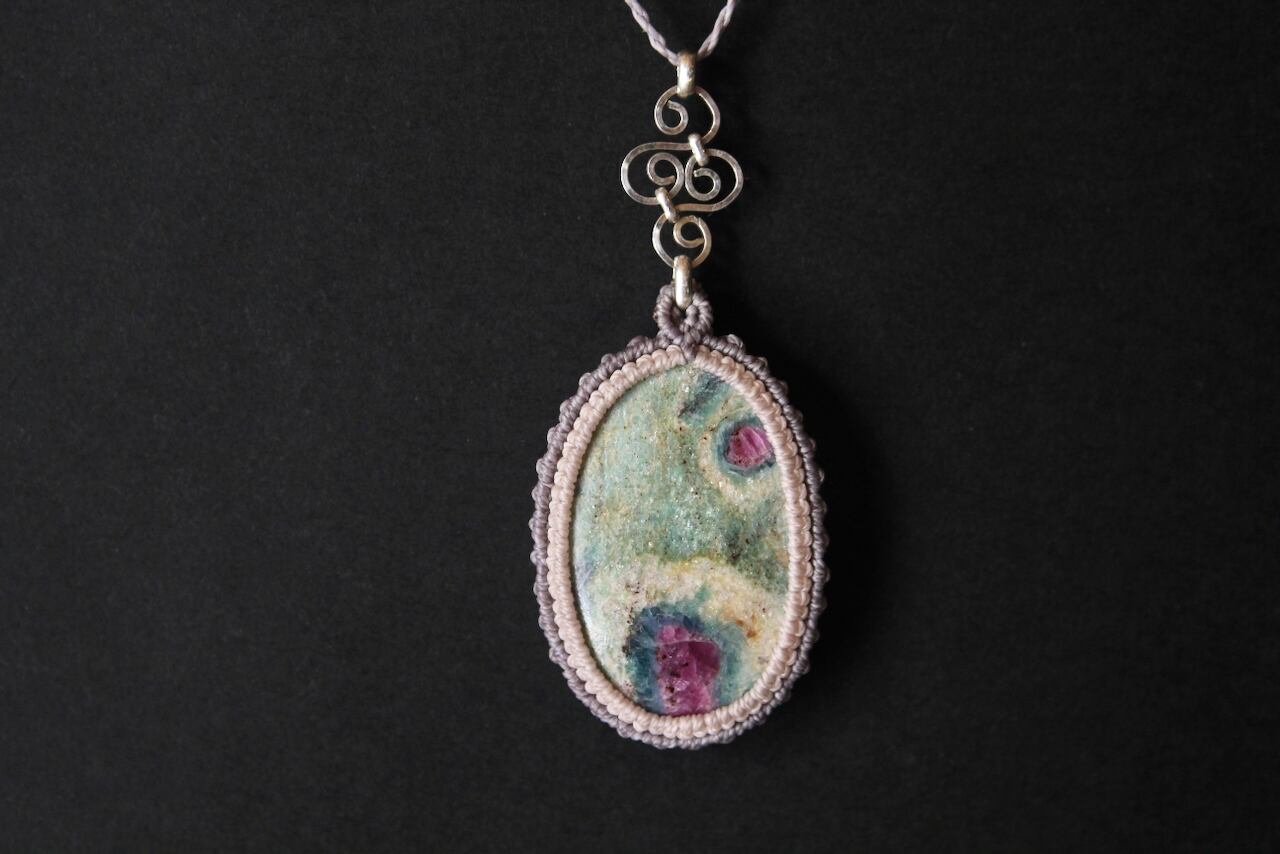 Ruby in Fuchsite silver925 wire work micro macrame pendant