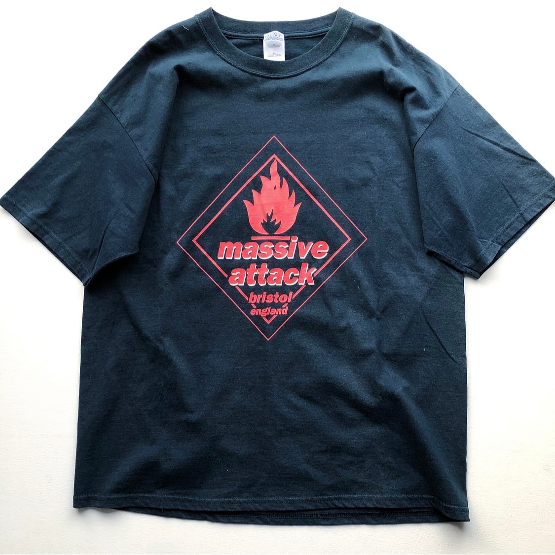 00s Massive Attack スクエアロゴTシャツ 黒 表記(XL) | niche (ニッチ)