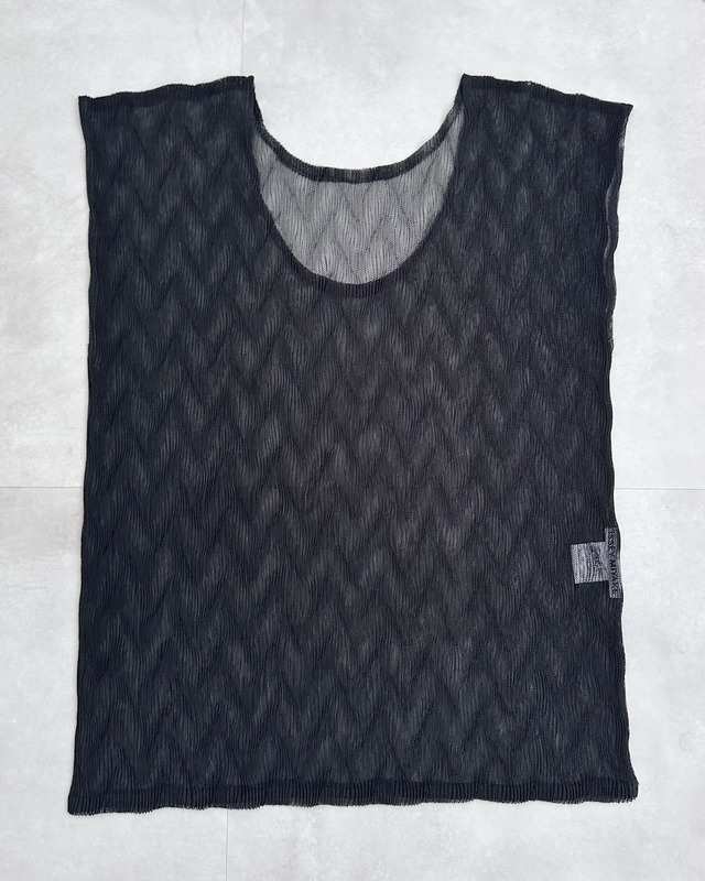 ISSEY MIYAKE　SHEER  TEXTURED TOP