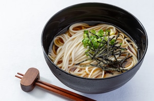 【カネスエ製麵所】手延べとろろ麺(半なま)2人前(つゆ付)