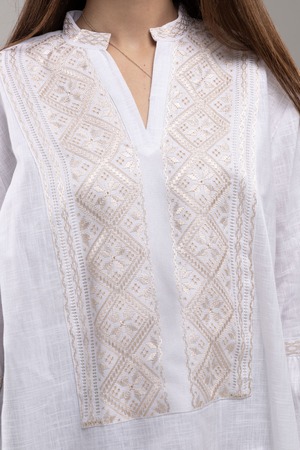 ウクライナ刺繍ヴィシヴァンカ　シルク糸　手刺繍　レディース・フリーサイズ