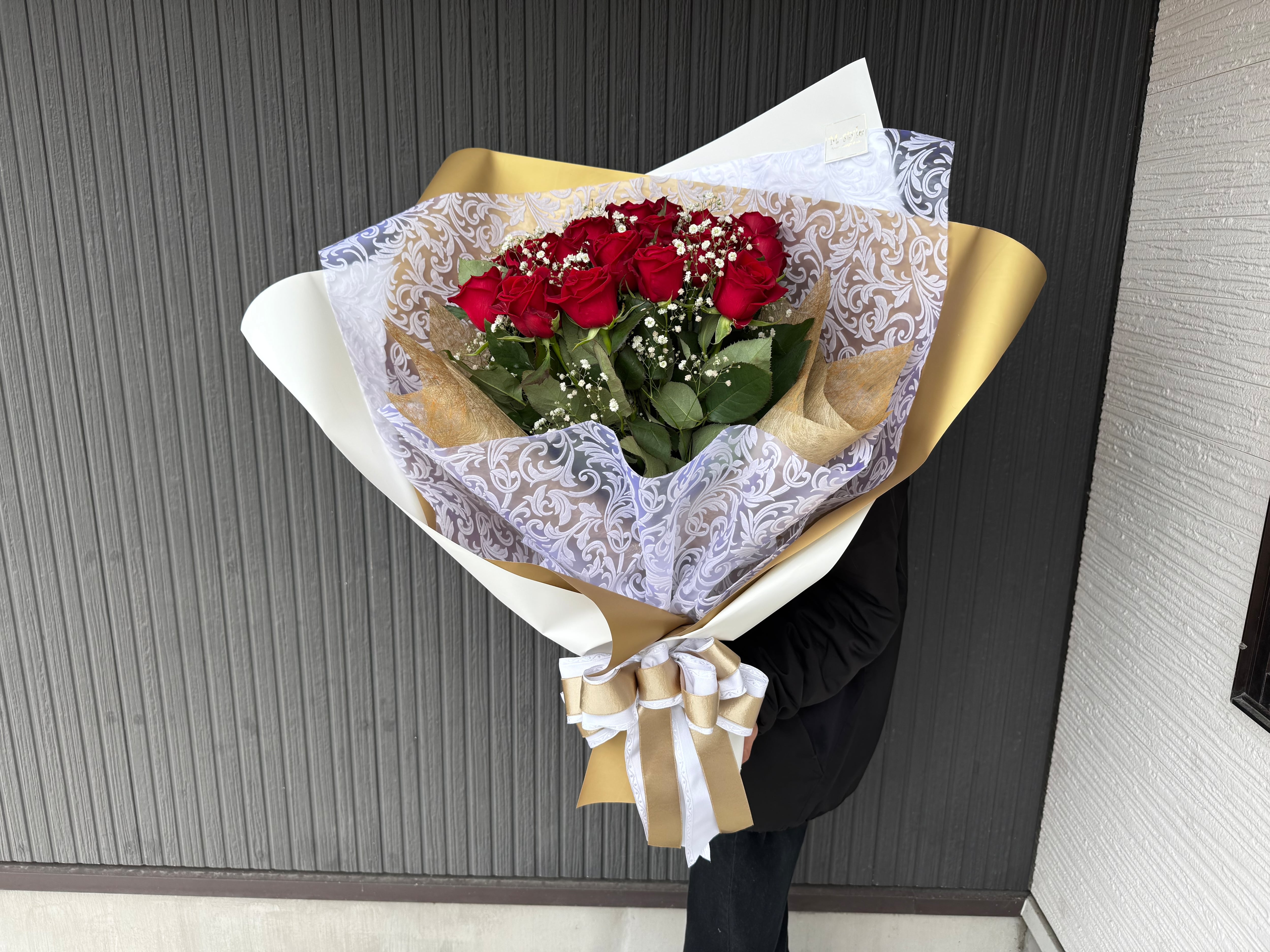 グリッターローズ赤バラ24本とかすみ草の花束 | mstyle878