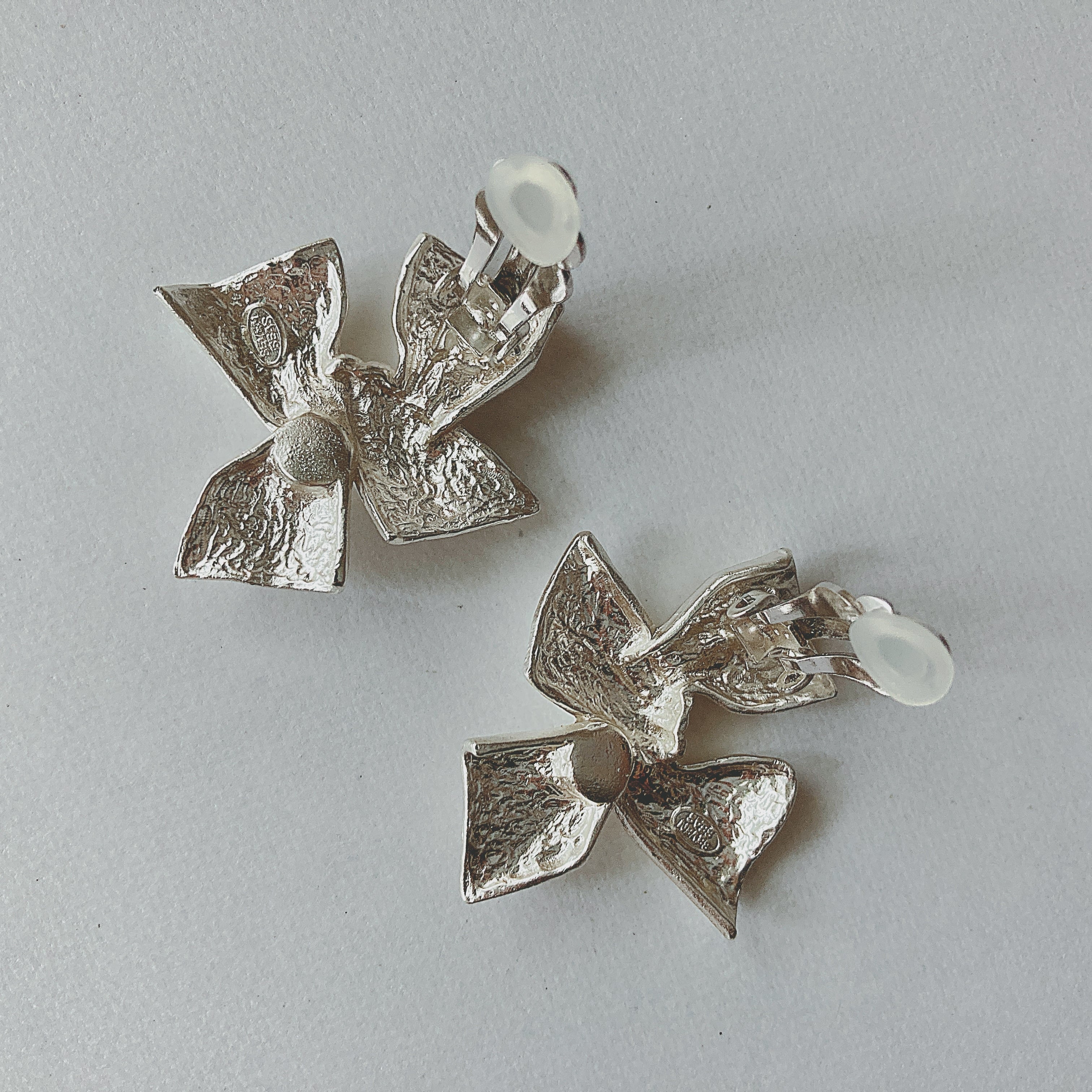 Vintage seven seas silver tone ribbon earrings ヴィンテージ