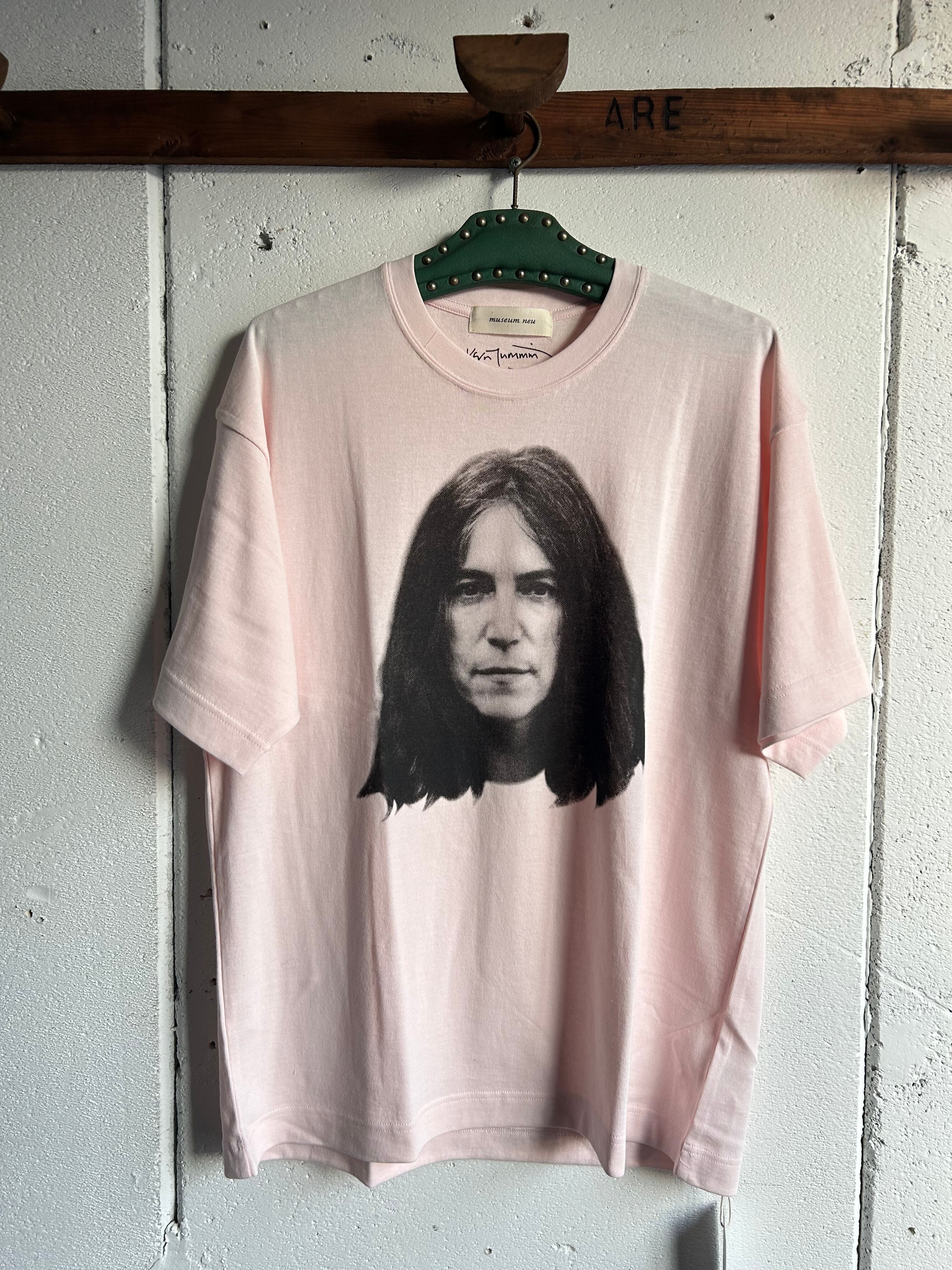 メンズ museum neu パティ・スミス グラフィックTシャツ