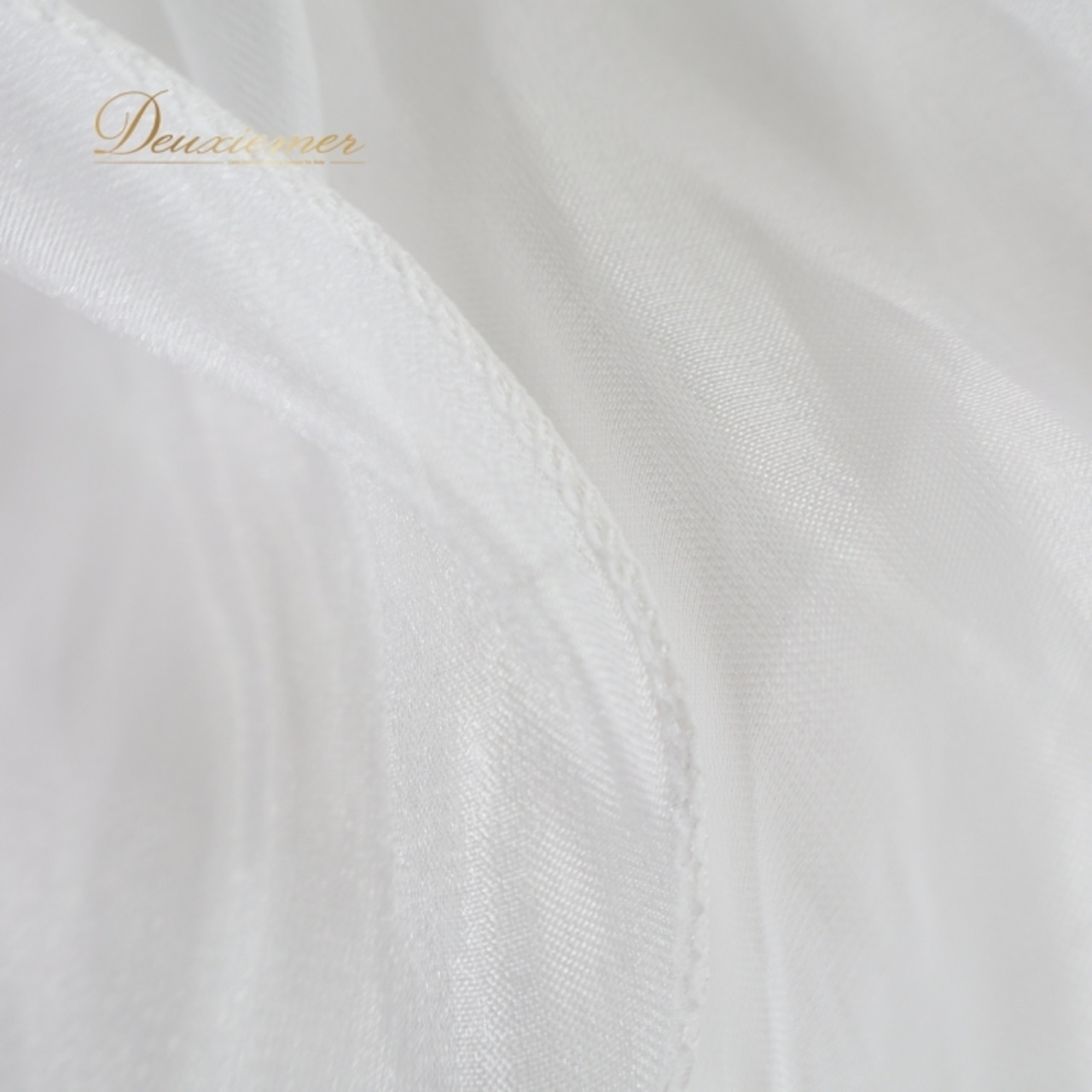 ベリーダンス オリエンタル 衣装 スカート ホワイト系 無地 フリル スリット 白 ボリューム かわいい 華やか 爽やか 明るい ダンス衣装 練習 レッスン ステージ イベント 光沢