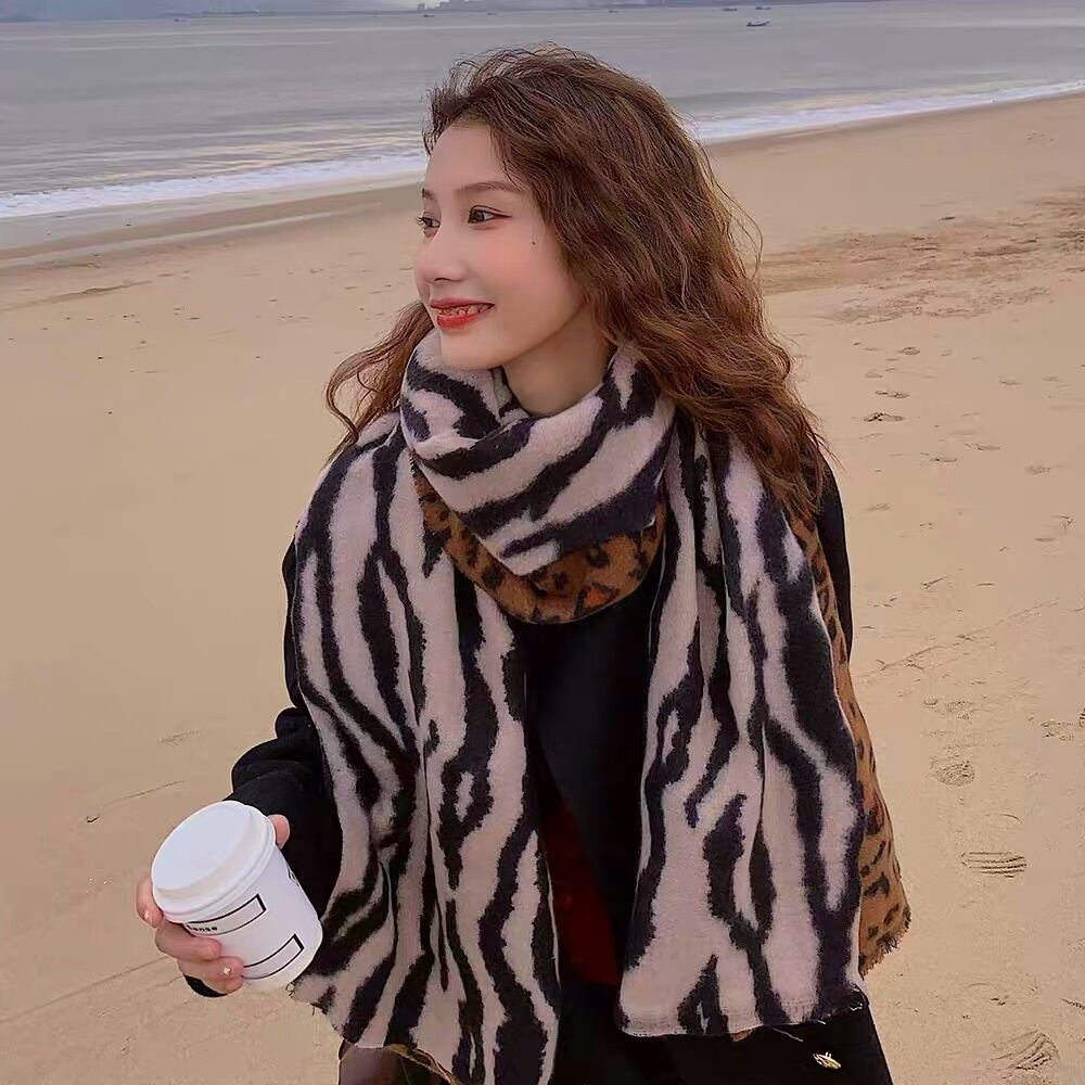 レオパードスカーフ ウィンターオータム 秋物 冬物 ステッチ ブラック・アイド・ピーズ79788818224