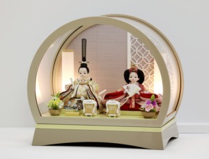 Bell’s Kiss＜mimi-HINＡ＞【半円形アクリルケース】「現代のブライダル雛人形」モダンディスプレイ」「デザイナーズ雛ドール」